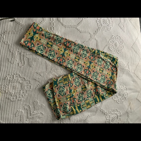 LuLaRoe Tall and Curvy leggings. Fits 12-18